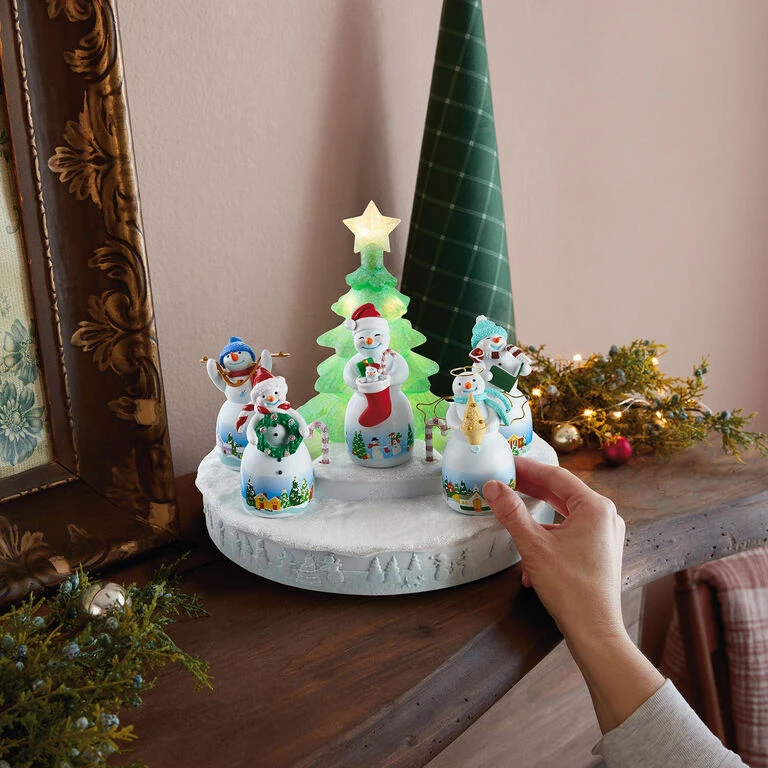 Hallmark Snowtop Lodge Christmas Concert Tabletop Decoration With Light And Sound - Image 2